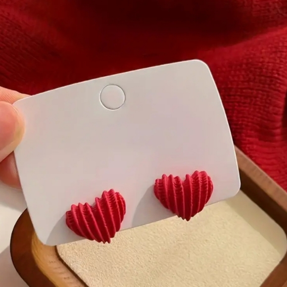Cute Red Heart Earrings - Picture 2 of 6